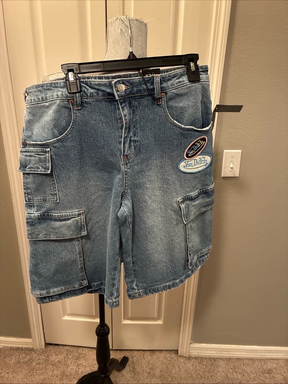 Von Dutch ladies cargo shorts size 11/30